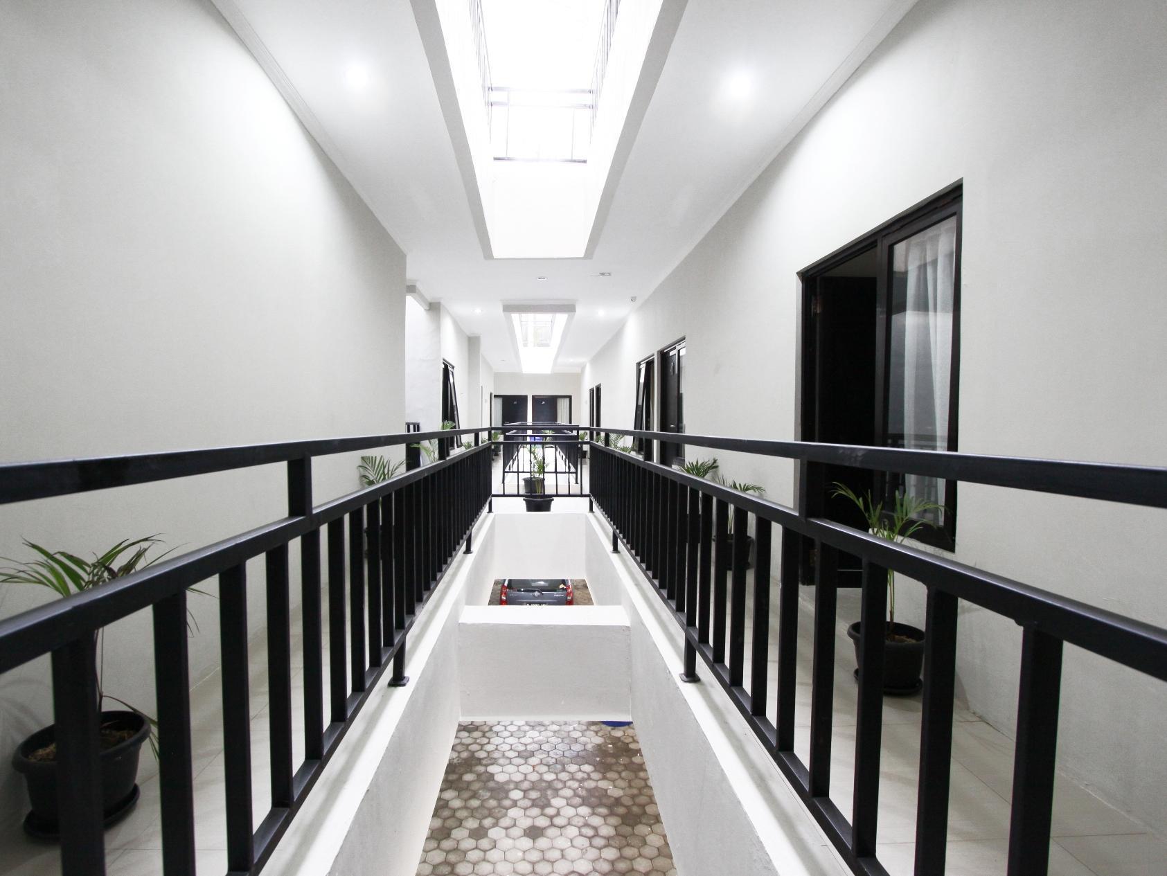 D'Paragon Kijang Utara Alastuwo Exteriör bild
